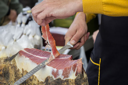 taglio prosciutto importato in Inghilterra dall'UE